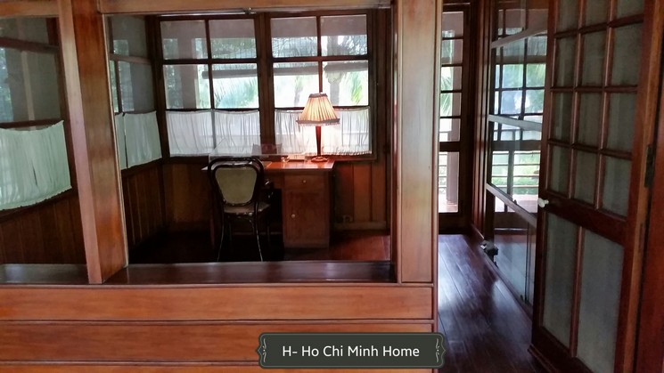 Though Min was the most powerful official in the land  he chose to live in a simple house with plain furnishings even though more lavish settings were available.